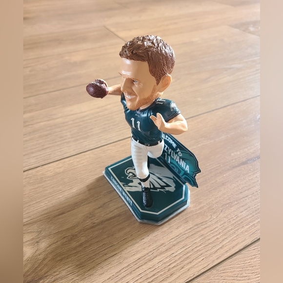 Carson Wentz NFL bobblehead & Brxlz - Picture 4 of 13